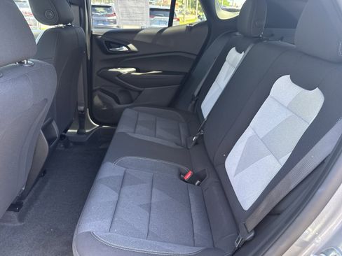 Used 2025 Chevrolet Trax RS w/ Driver Confidence Package FWD image 4