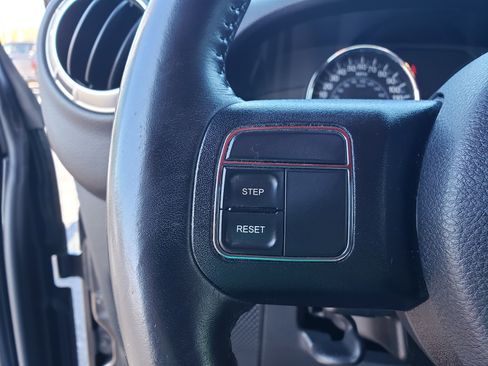 Used 2016 Jeep Wrangler Unlimited Sahara image 17