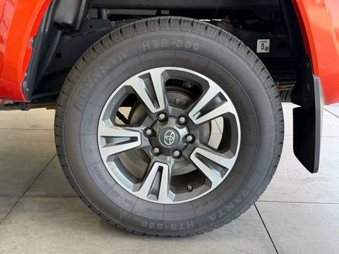 Used 2018 Toyota Tacoma TRD Sport AWD/4WD image 16