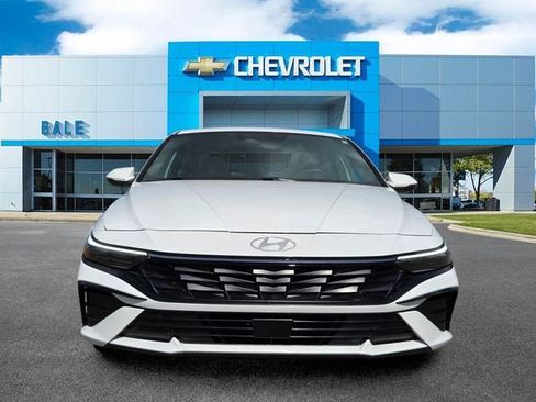 Used 2025 Hyundai Elantra Limited w/ Cargo Package FWD image 8