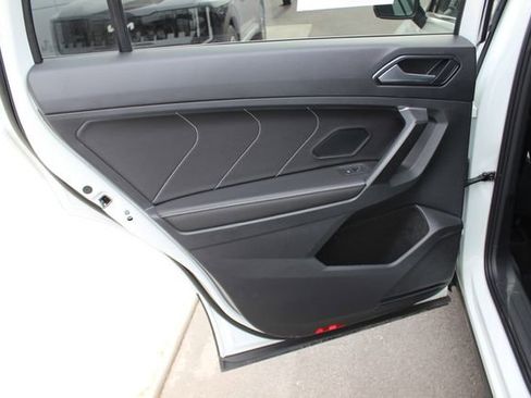 Used 2023 Volkswagen Tiguan SE image 22