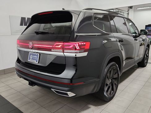 Certified 2025 Volkswagen Atlas SE w/ Panoramic Sunroof Package image 4