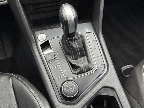 Used 2021 Volkswagen Tiguan SEL image 16