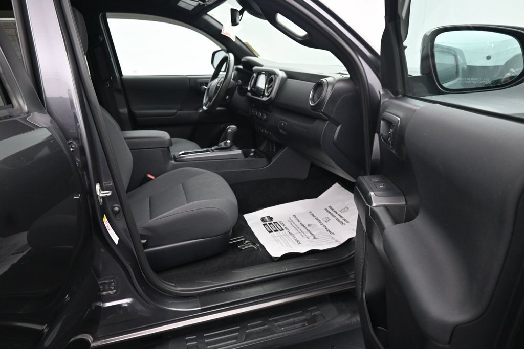 Used 2019 Toyota Tacoma TRD Off-Road AWD/4WD image 12