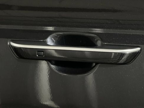 Used 2025 Kia Carnival FWD image 24