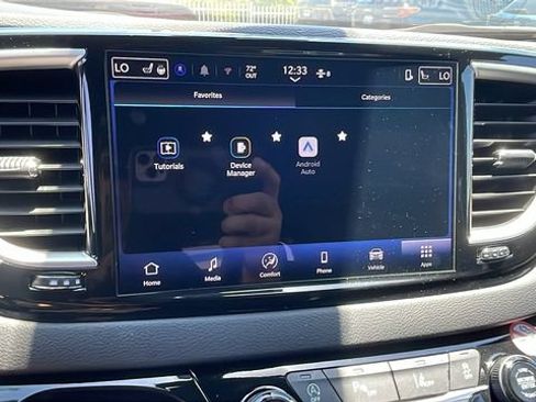 Used 2025 Chrysler Pacifica Select FWD image 19
