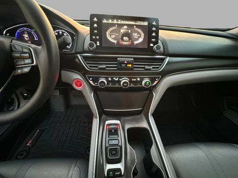 Used 2018 Honda Accord EX image 30