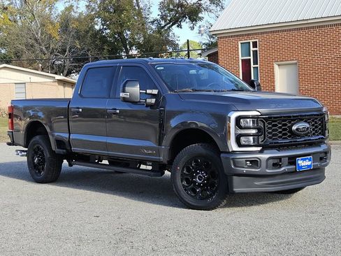 New 2026 Ford F250 Lariat w/ Black Appearance Package AWD/4WD image 2
