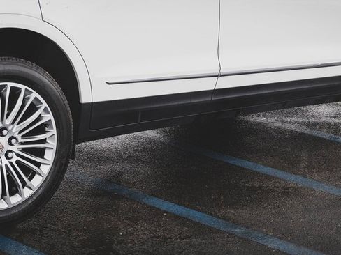 Used 2017 Cadillac XT5 Platinum w/ Driver Assist Package image 31