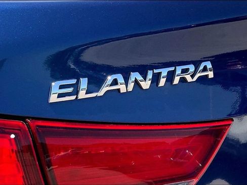 Used 2015 Hyundai Elantra SE FWD image 21