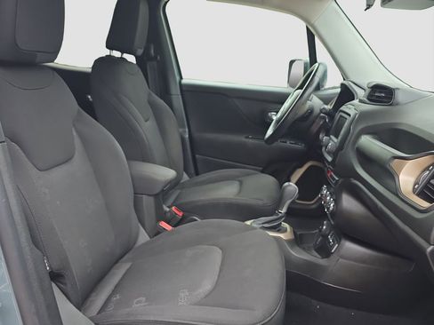 Used 2017 Jeep Renegade Latitude w/ Cold Weather Group AWD/4WD image 19