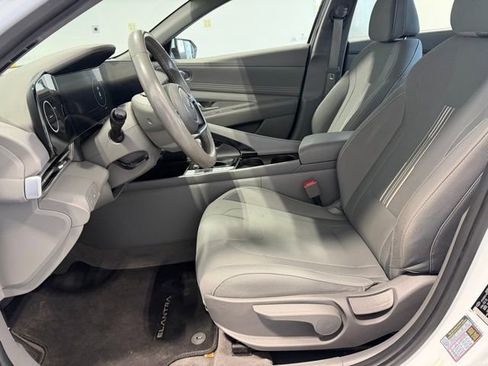 Used 2023 Hyundai Elantra SEL w/ Convenience Package FWD image 9