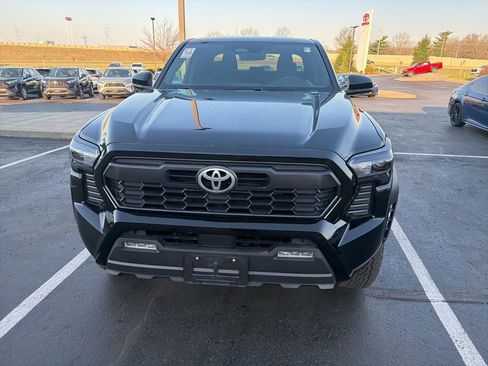 Used 2024 Toyota Tacoma TRD Off-Road image 6