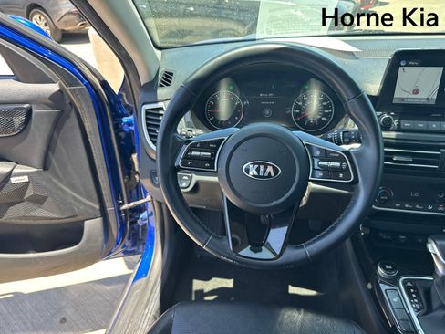Certified 2021 Kia Seltos SX w/ SX Sunroof Package AWD/4WD image 16