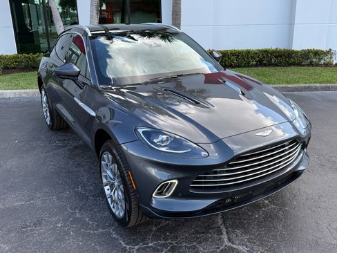 Used 2022 Aston Martin DBX image 5