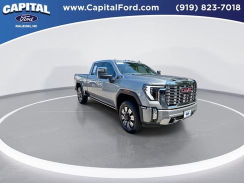 Used 2025 GMC Sierra 2500 Denali w/ Denali Reserve Package AWD/4WD image 2