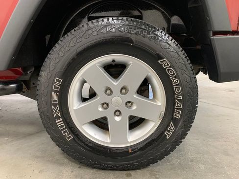 Used 2013 Jeep Wrangler Sport AWD/4WD image 4