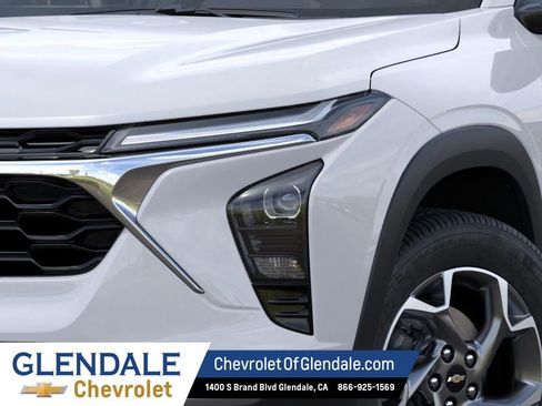 New 2026 Chevrolet Trax LT w/ Driver Confidence Package FWD image 10