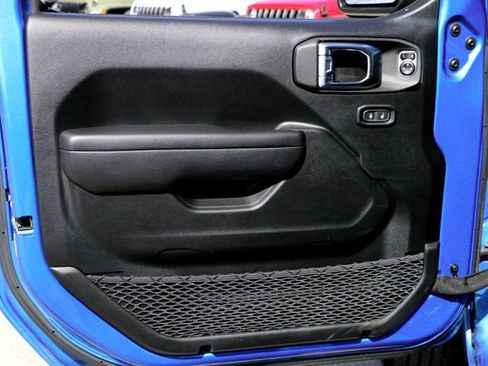 Used 2023 Jeep Wrangler Sport S image 21