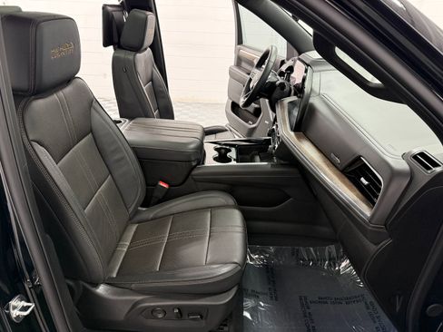 Used 2025 Chevrolet Suburban High Country image 22