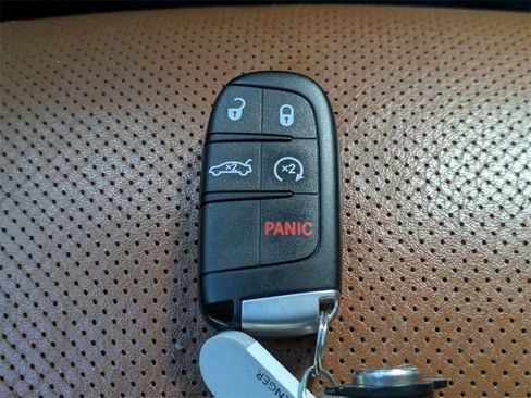 Used 2019 Dodge Challenger SRT Hellcat image 32