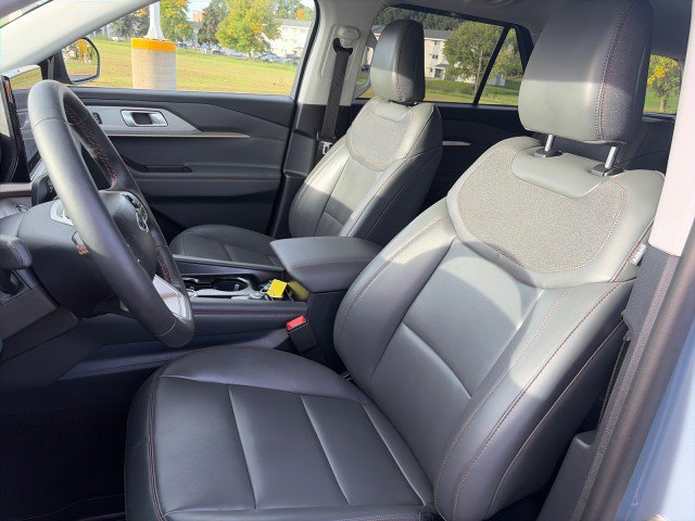 Used 2026 Ford Explorer Active AWD/4WD image 10