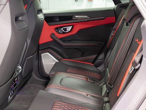 Used 2024 Lamborghini Urus S image 16