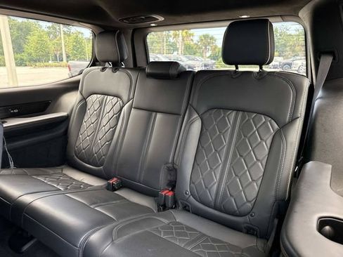 Used 2023 Jeep Grand Wagoneer Series III AWD/4WD image 13