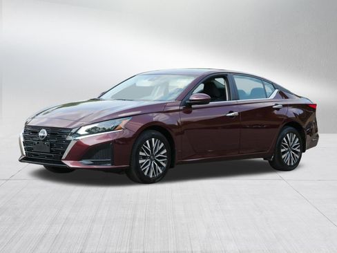 Certified 2023 Nissan Altima 2.5 SV w/ SV Premium Package AWD/4WD image 3