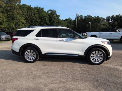 Used 2023 Ford Explorer Limited w/ Limited Technology Package RWD image 3