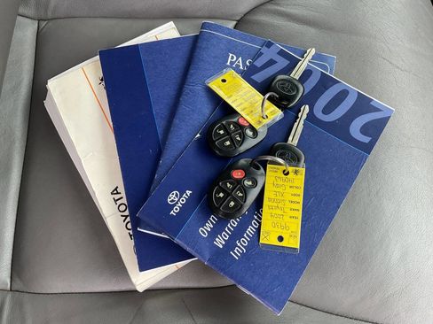 Used 2004 Toyota Sienna XLE image 38