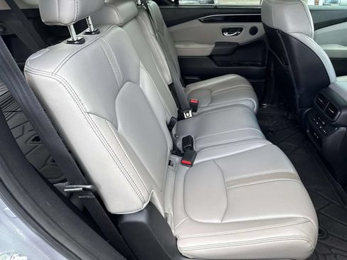 Used 2024 Honda Pilot Touring image 10
