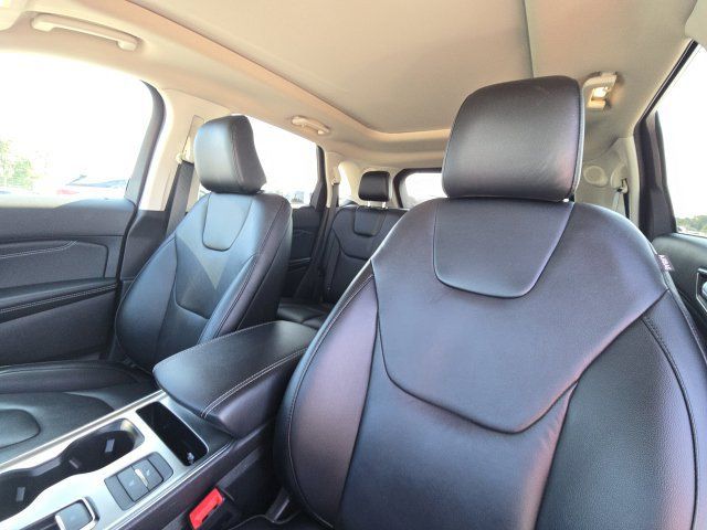 Used 2022 Ford Edge Titanium AWD/4WD image 26