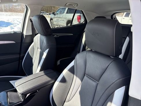 Used 2025 Buick Envision Sport Touring image 8