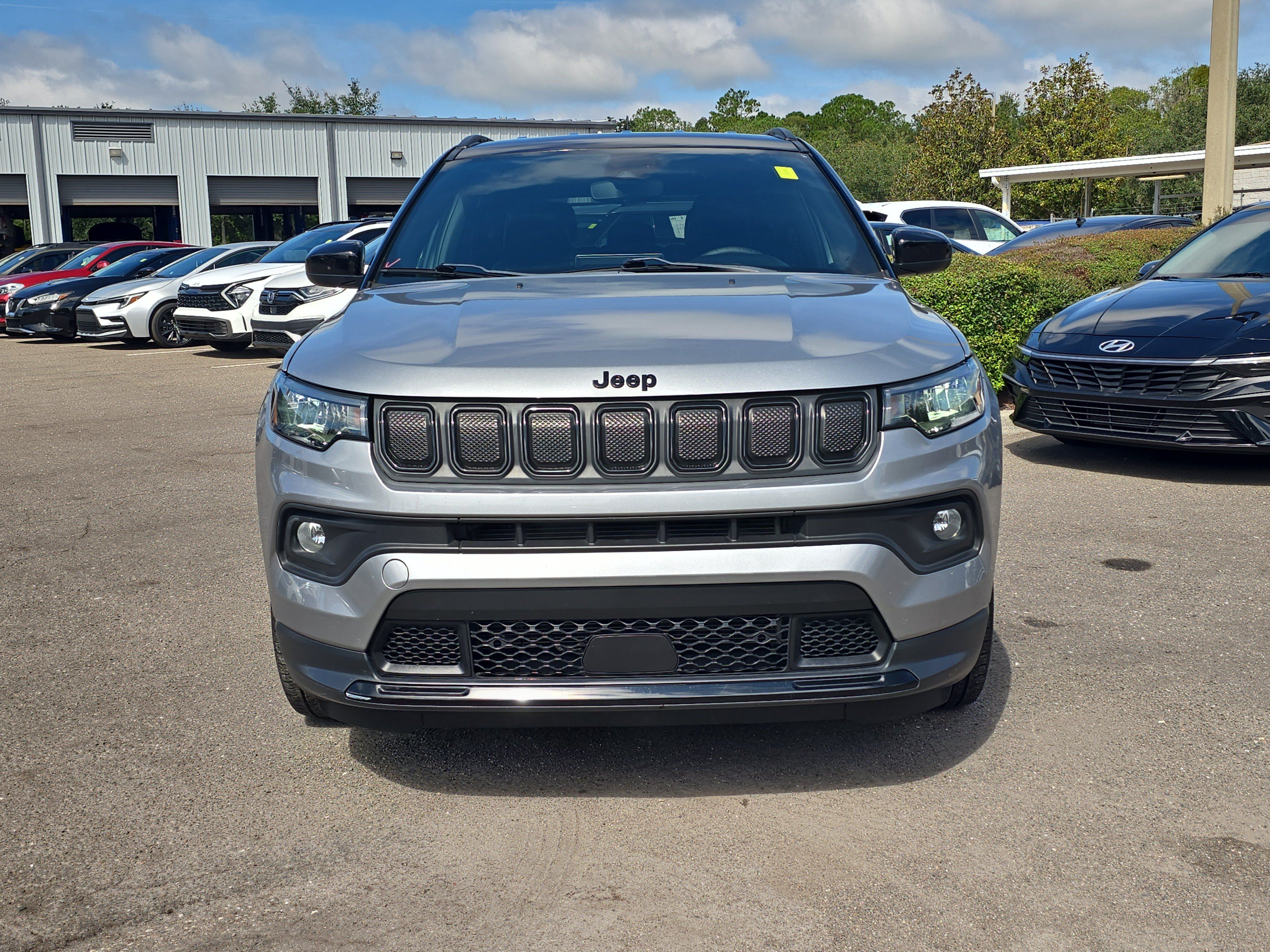 Used 2022 Jeep Compass Latitude FWD image 3
