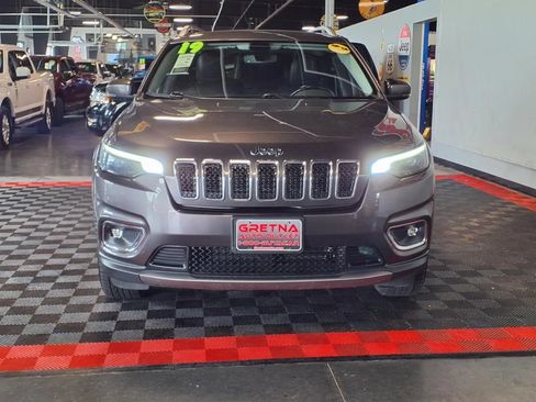 Used 2019 Jeep Cherokee Limited AWD/4WD image 2