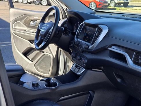 Used 2024 GMC Terrain SLT image 31