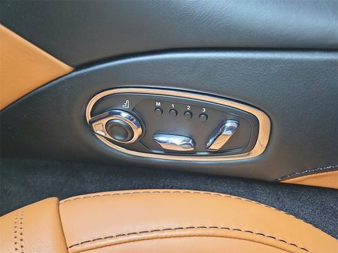 Used 2019 Aston Martin DB11 Volante image 16