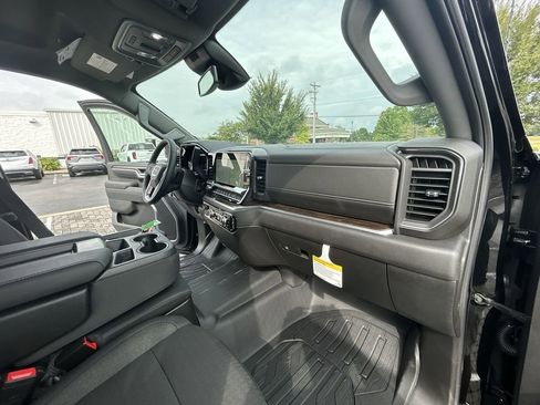 New 2025 GMC Sierra 2500 SLE w/ SLE Value Package; image 29