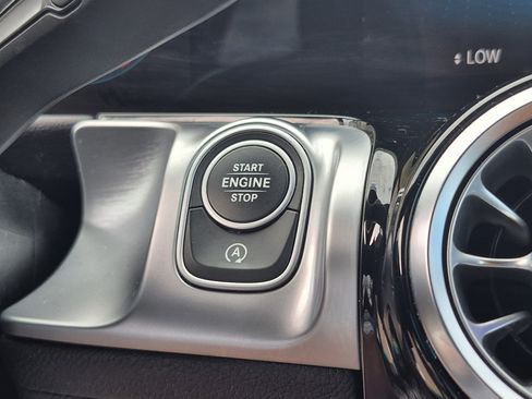 Used 2022 Mercedes-Benz GLB 250 image 36