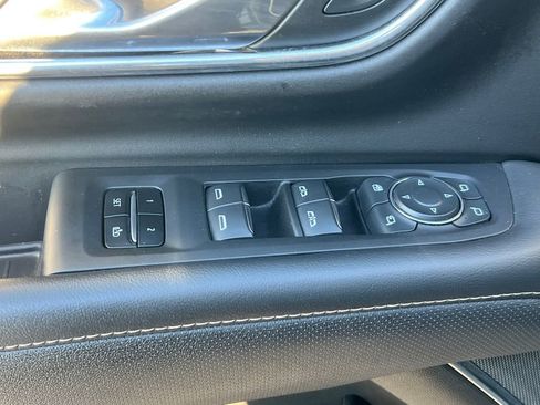 Used 2023 Chevrolet Suburban Premier image 16