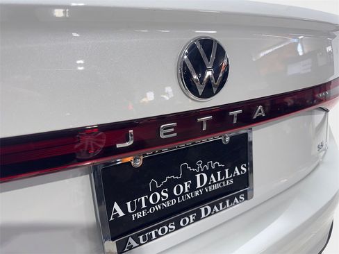 Used 2025 Volkswagen Jetta SE w/ Sunroof Package image 21