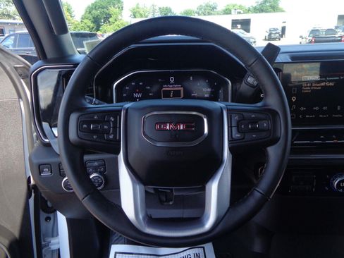 Used 2025 GMC Sierra 1500 Elevation AWD/4WD image 9
