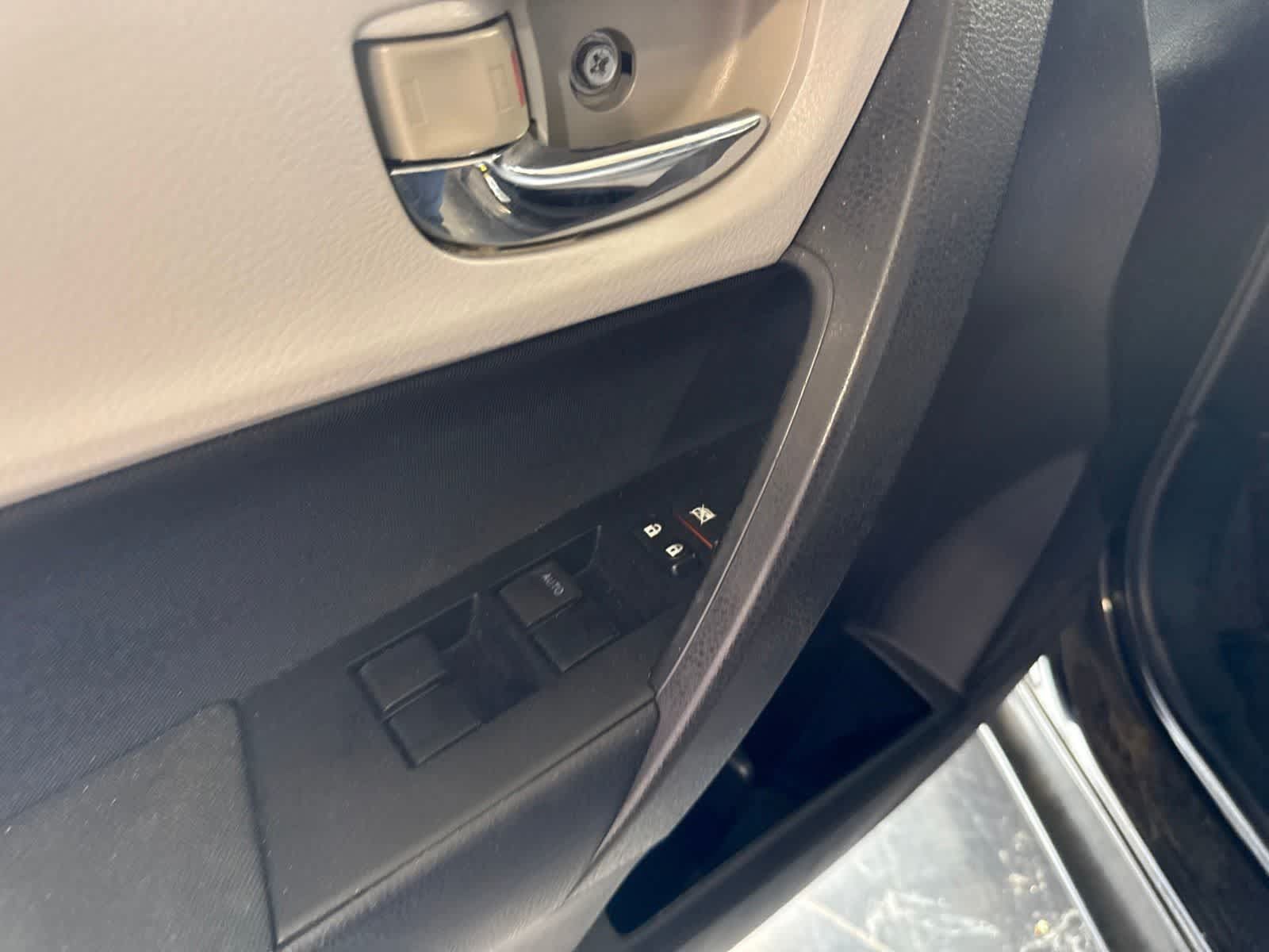 Used 2015 Toyota Corolla LE FWD image 18