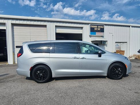 Used 2023 Chrysler Voyager LX FWD image 6