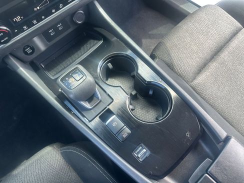 Used 2024 Nissan Rogue SV image 43