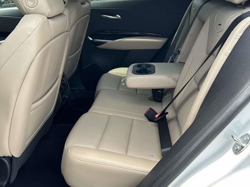 Used 2024 Cadillac XT4 Luxury w/ Cold Weather Package FWD image 12