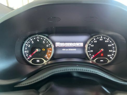 Used 2021 Jeep Renegade Latitude AWD/4WD image 46