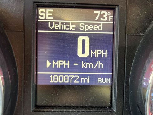 Used 2016 Chrysler Town & Country Touring FWD image 12