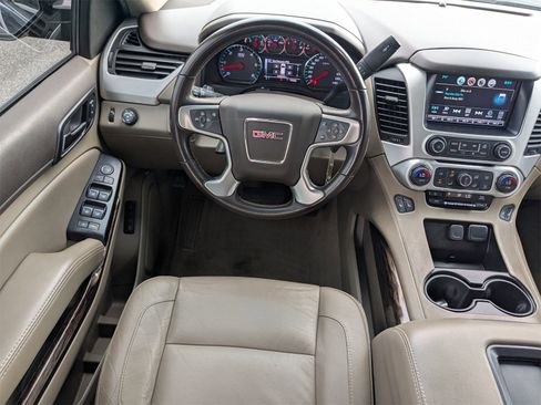 Used 2020 GMC Yukon XL SLT w/ HD Trailering Package image 18
